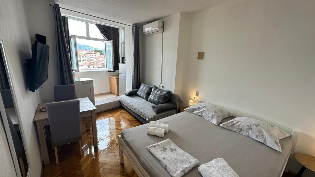 Split Apartments Trpimira Street Exterior foto